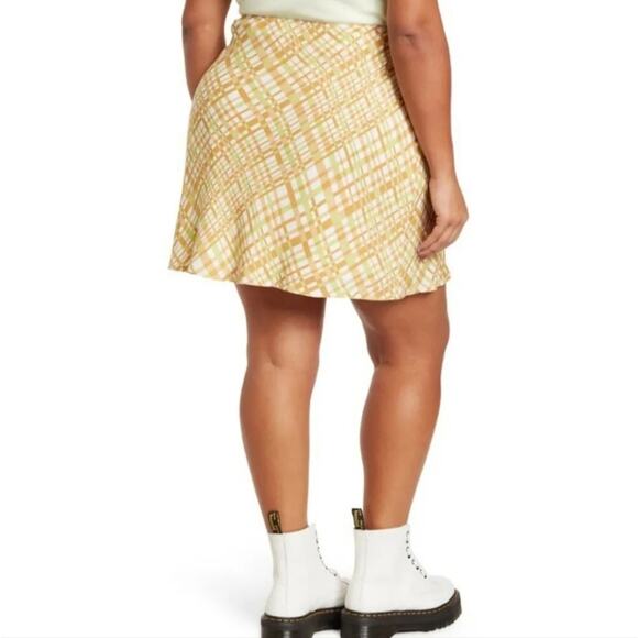 bp Nordstrom Women's Plus 1X Plaid Mini Skirt in Gold Lime Green - Picture 2 of 6